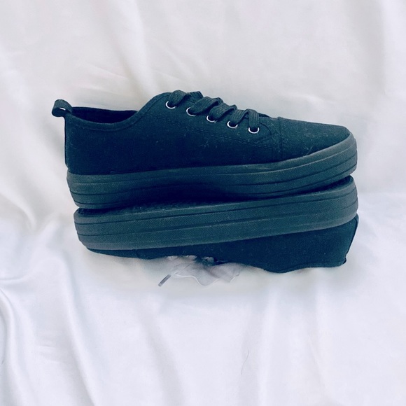 NWOT Sole Mates black, canvas sneakers. Size L 8/9 - Picture 3 of 7